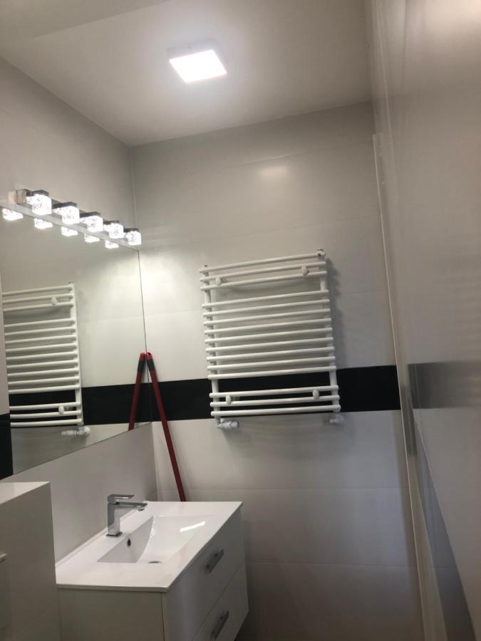 Klimatyzowane Apartamenty I Pokoje Przy Targach كيلتشي المظهر الخارجي الصورة