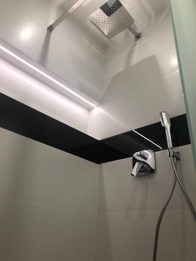 Klimatyzowane Apartamenty I Pokoje Przy Targach كيلتشي المظهر الخارجي الصورة