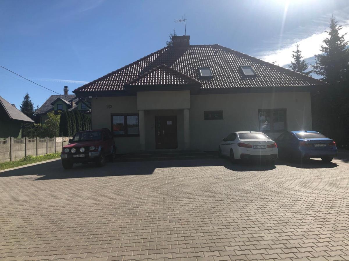 Klimatyzowane Apartamenty I Pokoje Przy Targach كيلتشي المظهر الخارجي الصورة