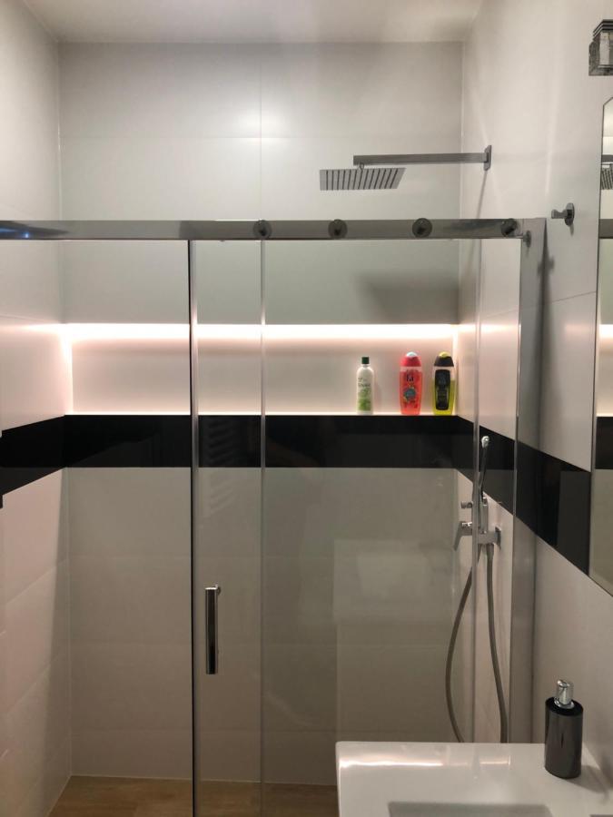 Klimatyzowane Apartamenty I Pokoje Przy Targach كيلتشي المظهر الخارجي الصورة