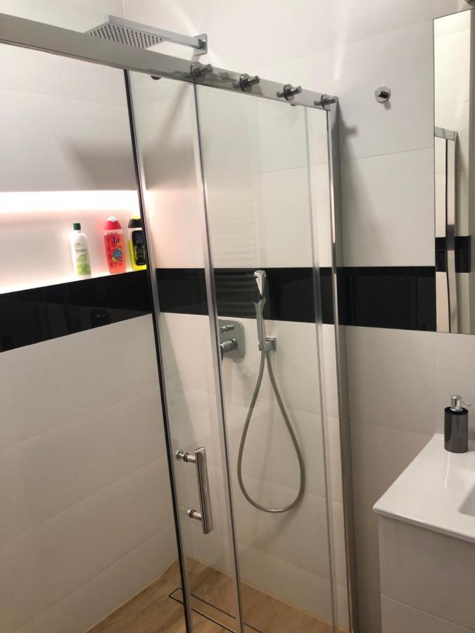 Klimatyzowane Apartamenty I Pokoje Przy Targach كيلتشي المظهر الخارجي الصورة